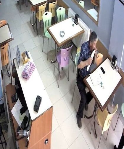 Heimlich manevrası ile boğulmaktan kurtuldu