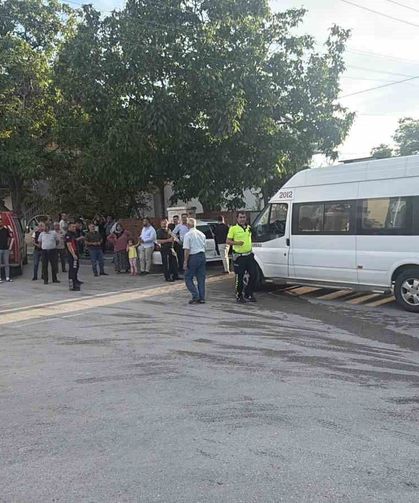 İşçi servisi ile otomobil çarpıştı: 5 yaralı