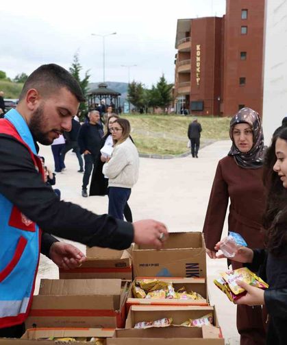 Tokat Belediyesi YKS maratonunda gençleri ve ailelerini yalnız bırakmadı