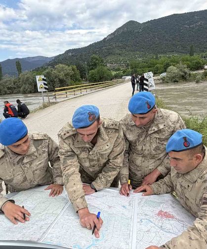 Tokat'ta 216 personel Kelkit Çayı'nda kayıp gençlerin izini sürüyor