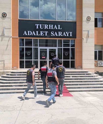 Tokat'ta 24 yıl 9 ay hapis cezası bulunan firari jandarma operasyonuyla yakalandı