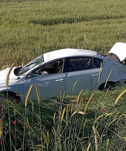 Tokat'ta otomobil ile çarpışan traktör ikiye bölündü: 2 yaralı