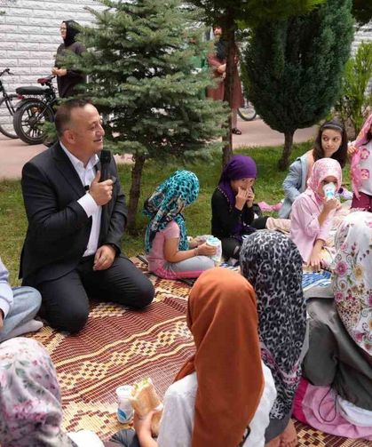 Başkan Ural'dan miniklere tatlı sürpriz
