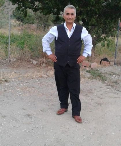 Dereye devrilen traktör sürücüsü hayatını kaybetti