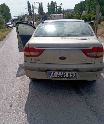 İki otomobil kafa kafaya çarpıştı: 2 yaralı