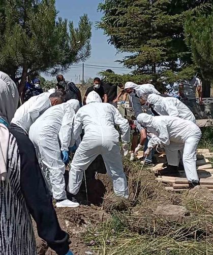 Kene tutunması sonucu ölen Dursun Almamış, KKKA tedbirleri alınarak defnedildi