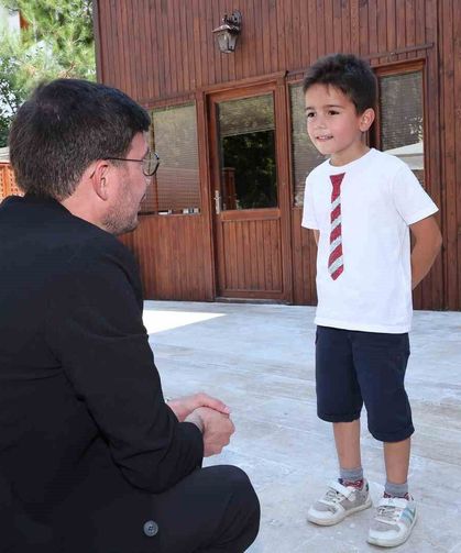 Başkan Yazıcıoğlu'ndan 7 yaşındaki çevreci çocuğa hediye