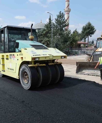 Güneşli Mahallesi Fidanlık Caddesi'nde asfalt çalışmaları tamamlanıyor
