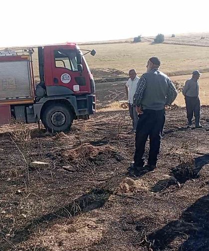 Ocaklıktan çıkan kıvılcımlar otluk alanda yangına neden oldu