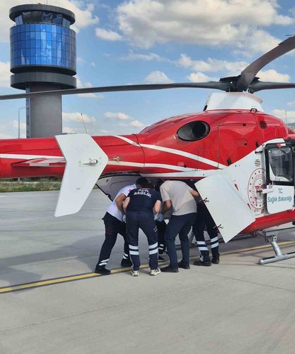 Tokat'ta tedavi gören yaşlı kadın helikopter ambulansla Konya'ya sevk edildi