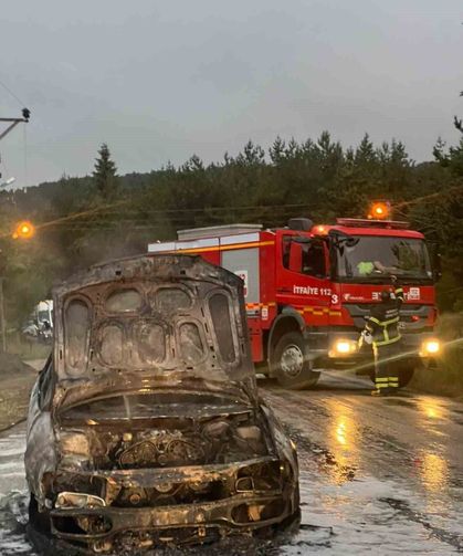 Yanan otomobildeki patlama paniğe neden oldu