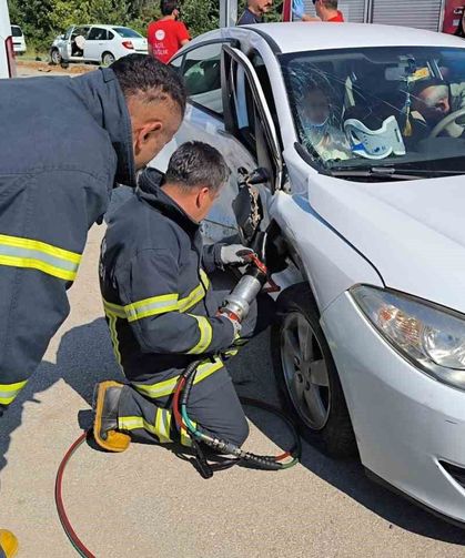 İki otomobilin çarpıştığı kazada 4 kişi yaralandı