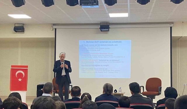 Dünyaca ünlü fizikçi ortaokul öğrencileri ile bir araya geldi