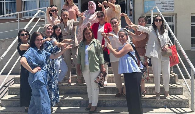 42 yıllık öğretmene duygulandıran veda: "İyi ki öğretmen olmuşum"