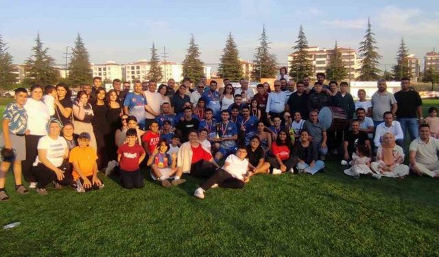 Akin Köyü Spor, Fethi Heper Futbol Turnuvası’nda şampiyon oldu