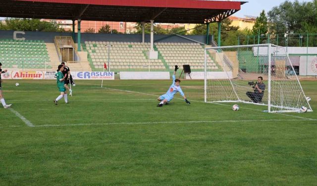 Ampute Milli Futbol Takımı, Kırşehir’de kadın futbol takımıyla hazırlık maçı yaptı
