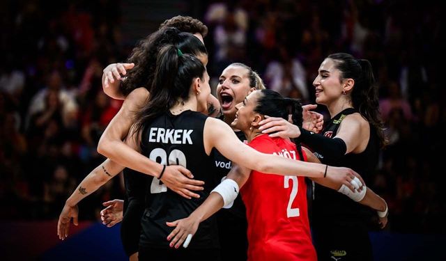 Bakan Bak’tan Güney Kore’yi mağlup eden A Milli Kadın Voleybol Takımı’na tebrik
