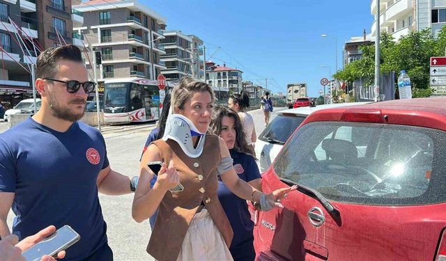 Cadde birleşiminde otomobiller çarpıştı: 1 yaralı
