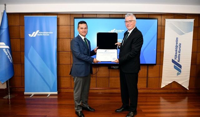 Kastamonu Üniversitesi, kurumsal akreditasyon belgesini törenle aldı