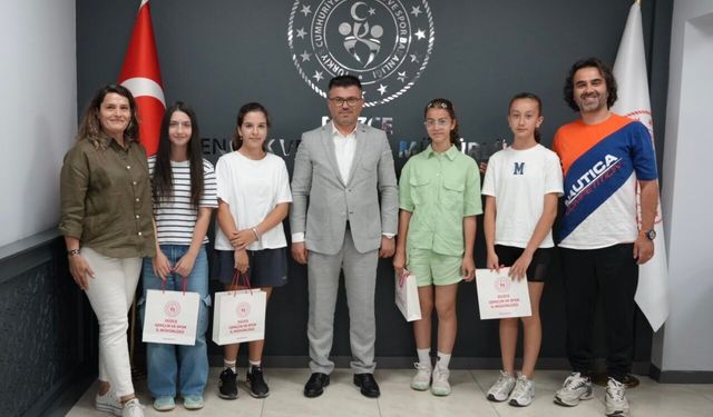 Küçük tenisçilerden büyük başarı