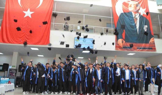 Nuran-Celal Gülşen MTAL’de mezuniyet coşkusu