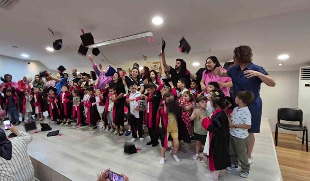 Özel minikler kep atıp mezuniyet coşkusu yaşadı