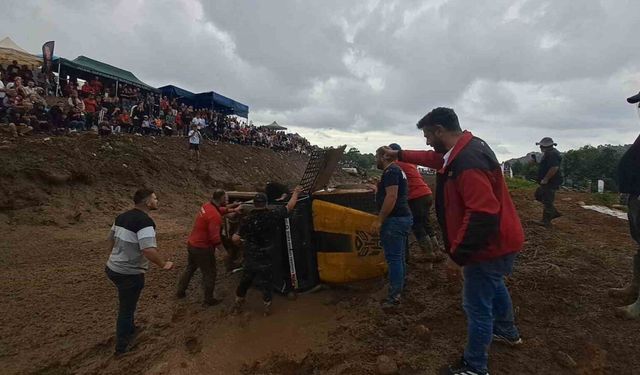 Rize’deki off-road yarışlarında takla atan araç yürekleri ağıza getirdi