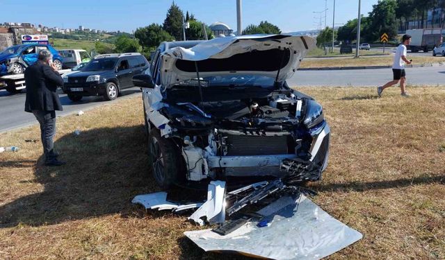 Samsun’da kavşakta 2 otomobil çarpıştı: 4 yaralı
