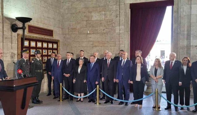 TBMM Başkanı Kurtulmuş ve Başkanlık Divanı üyeleri Anıtkabir’i ziyaret etti