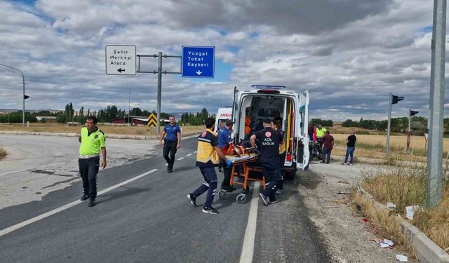 Otomobil ile motosiklet çarpıştı: 2 yaralı