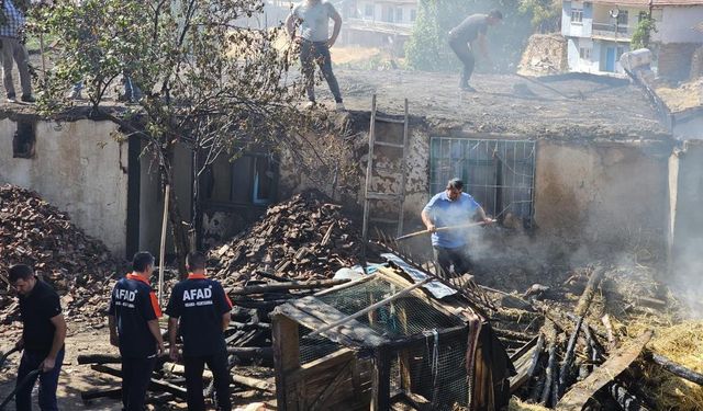 Zile’deki Yangın, Bir Evi ve Samanlığı Kullanılamaz Hale Getirdi