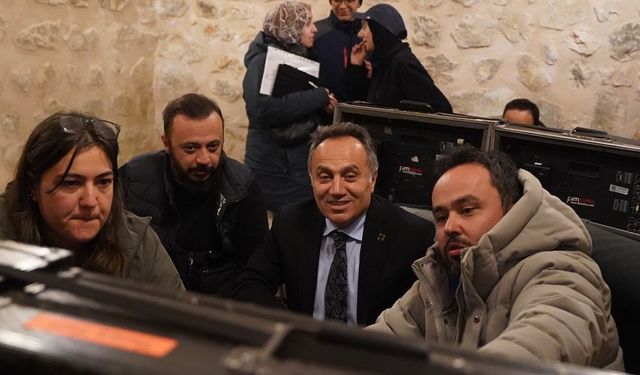 Rektör Yılmaz’dan “Hey Onbeşliler” Dizi Setine Ziyaret