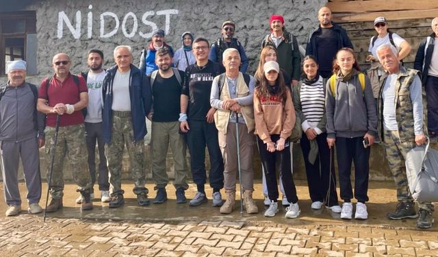 NİDOST Üyeleri Dilim Kayalar’da Doğa Yürüyüşü Yaptı