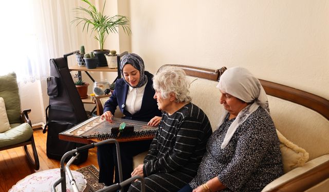 Tokat Belediyesi yaşlıların evine temizlik ve canlı müzikle misafir oldu