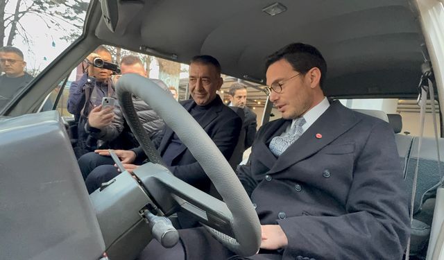 Efsane valinin oğlu 45 yıl sonra babasının makam aracını belediye hizmetine aldı