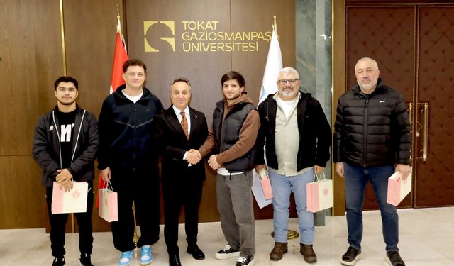 Uluslararası Yaşar Doğu Güreş Turnuvası’nda Dereceye Giren Öğrencilerden Rektör Yılmaz’a Ziyaret