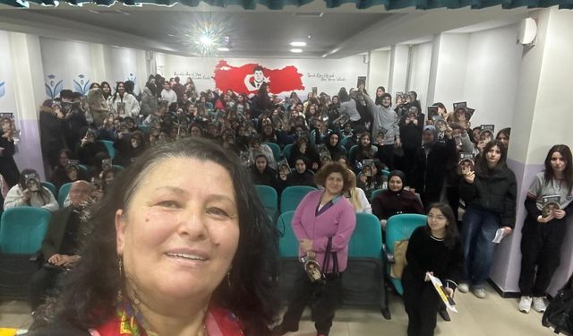 Sosyolog yazar Ayla Bağ, Zübeyde Hanım Anadolu Lisesi’nde Gençlerle Buluştu