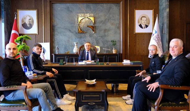 Kick Boks Türkiye Şampiyonası’nda Dereceye Giren Öğrenciler Rektör Yılmaz’ı Ziyaret Etti