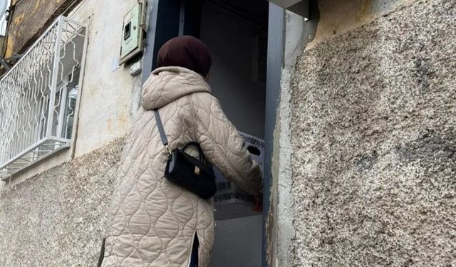 İhtiyaç sahibi ailelere erzak kolisi dağıtıldı