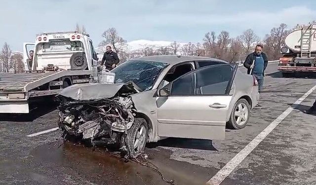 Tokat'ta iki otomobil kafa kafaya çarpıştı: 4 yaralı