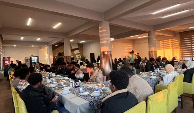 Dünyanın Dört Bir Yanından Gelen Öğrenciler TOGÜ'de İftarda Buluştu