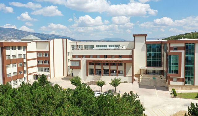 Rektör Yılmaz’dan Öğrencilere Laboratuvar Müjdesi