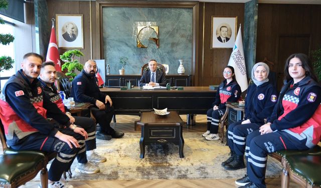 Afet Yönetimi Projesiyle Finale Kalan Öğrencilerden Rektör Yılmaz’a Ziyaret