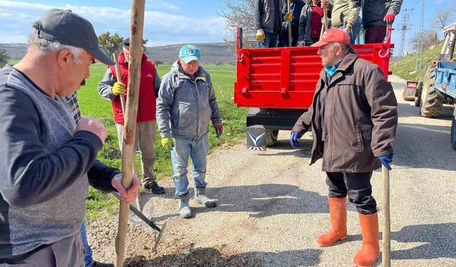 Tokat'ta köy halkı el ele vererek 5 kilometrelik yolu yeniledi