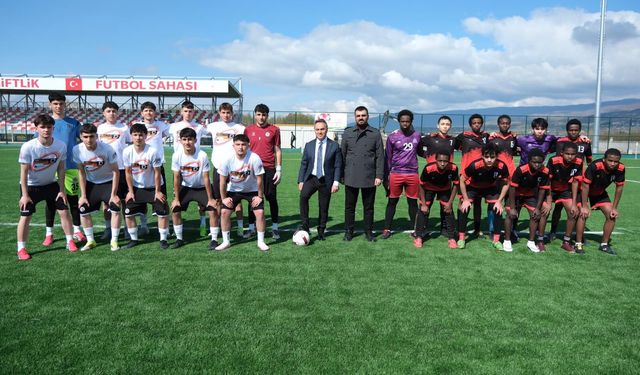 Rektör Yılmaz, Şehitlere Rahmet ve Filistin’e Destek Turnuvasının Açılışında Gençlerle Buluştu