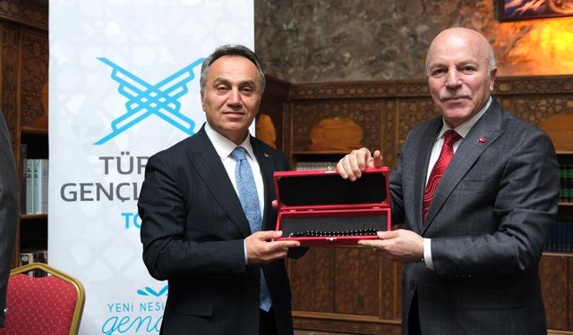 Tokat’ta Gençlik Buluşması: Mehmet Sekmen İhtisas Akademi’de Öğrencilerle Bir Araya Geldi