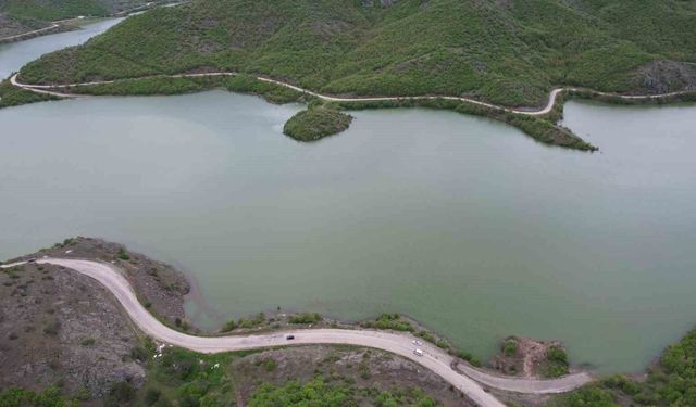 Kuraklığı fırsata çevirmişlerdi: Baraj doldu, yol sular altında kaldı