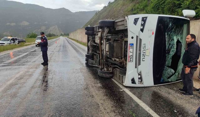 Tokat'ta cenaze dönüşü minibüs devrildi: 4 yaralı