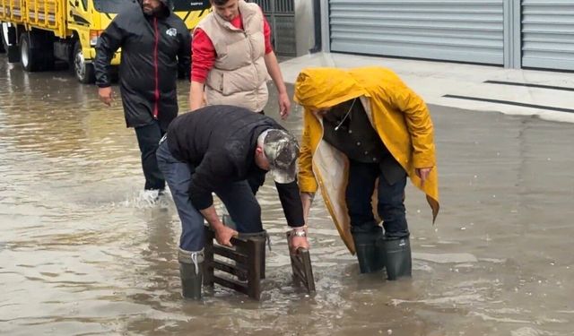 Zile'yi sağanak vurdu, iş yerleri sular altında kaldı
