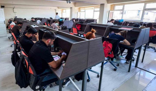 Sınav maratonundaki gençlere Turhal Belediyesi'nden modern çalışma merkezi